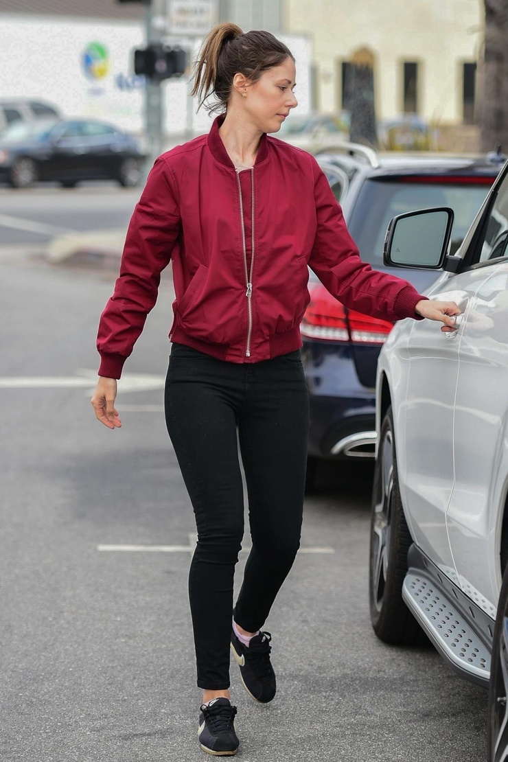 Amanda Crew Amanda Crew