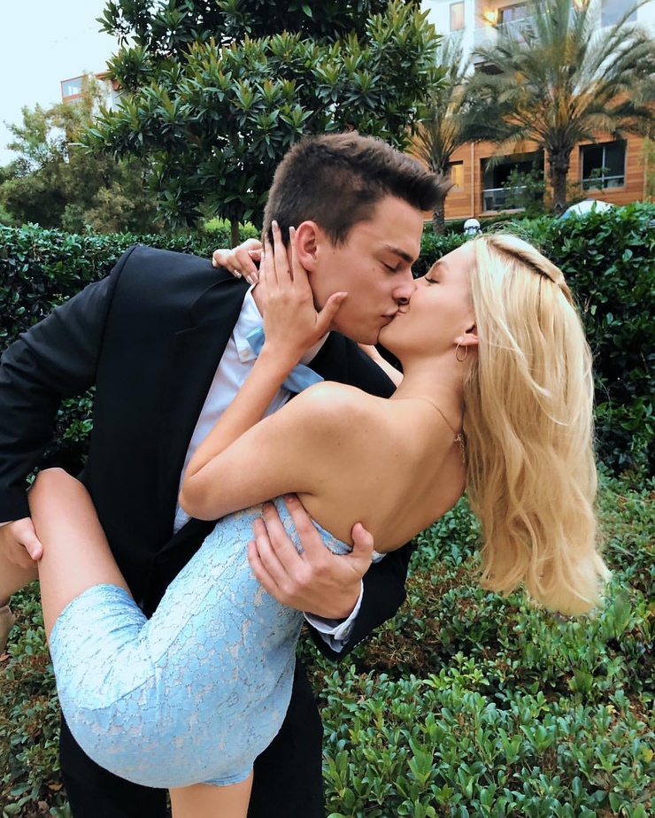Ava Sambora