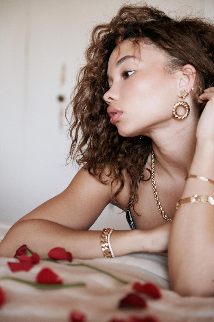 Ashley Moore (2) Ashley Moore (2)