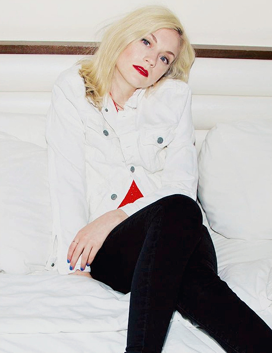 Emily Kinney Emily Kinney