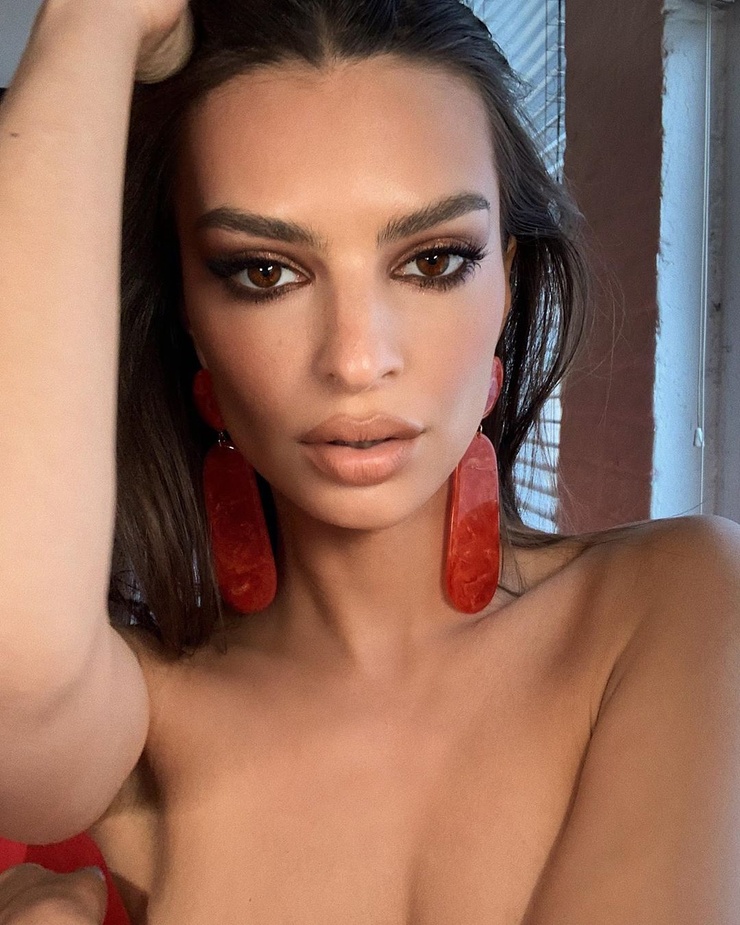 Emily Ratajkowski