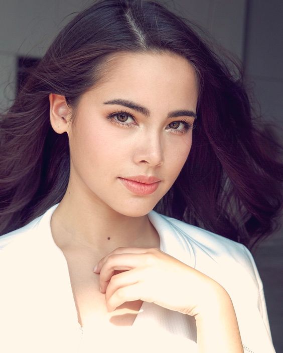 Urassaya Sperbund