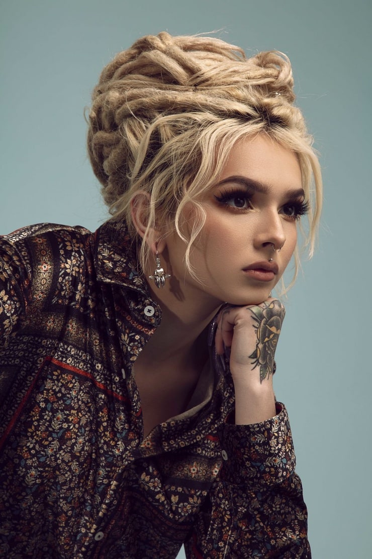 Zhavia