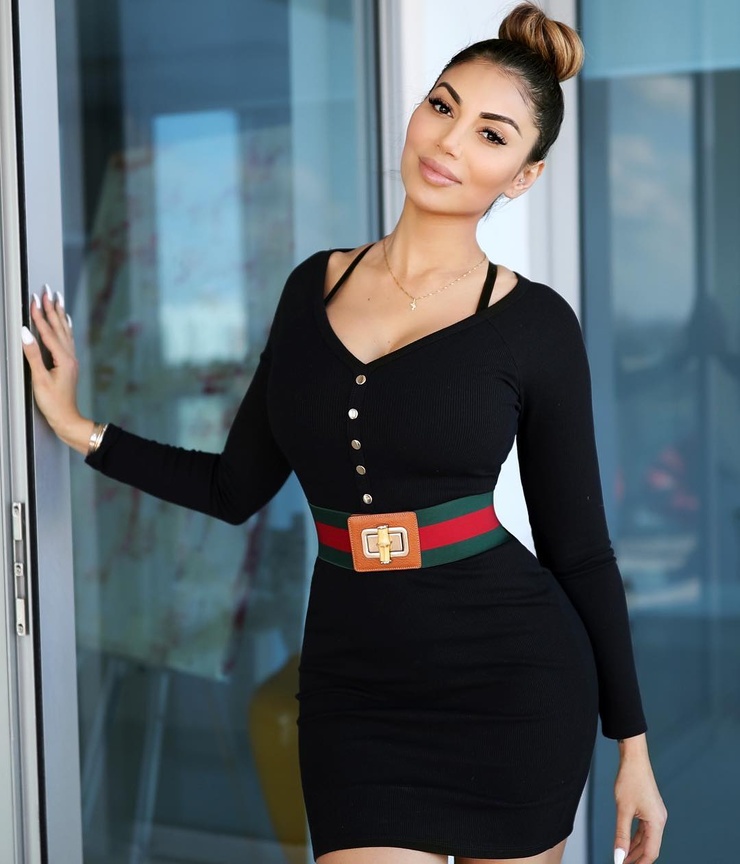 La Bella Reina La Bella Reina