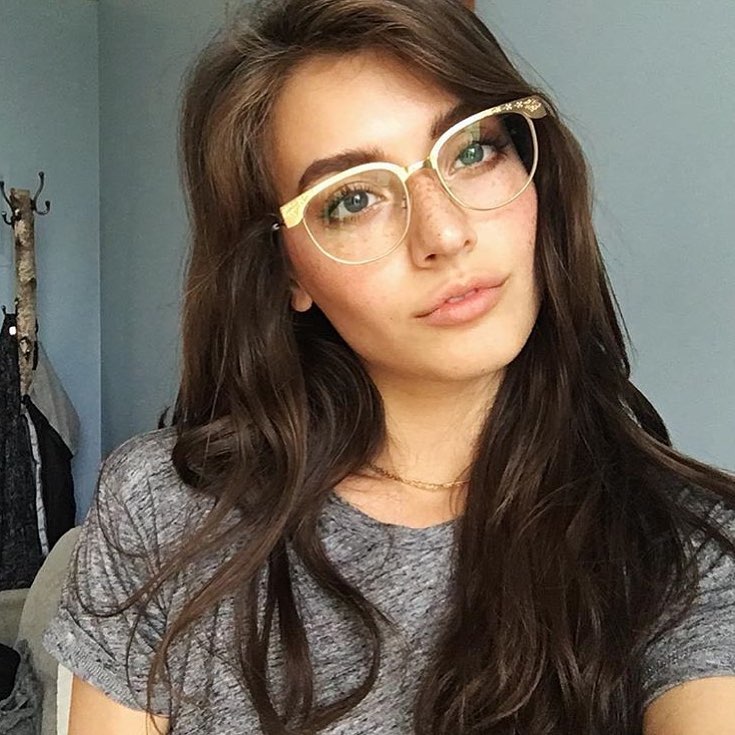 Jessica Clements picture