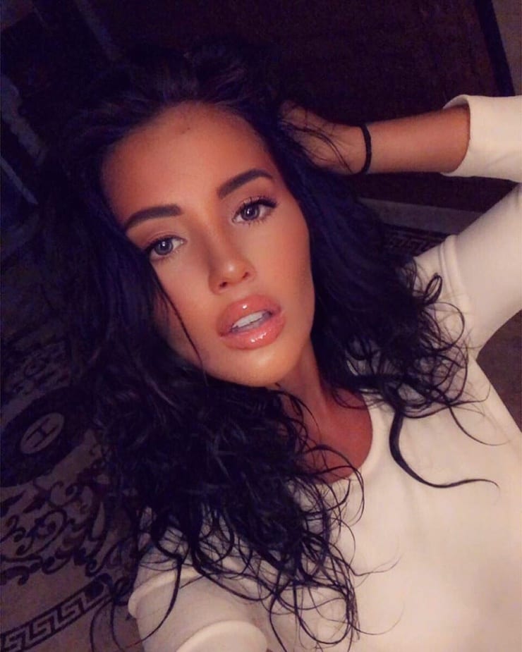 Yazmin Oukhellou
