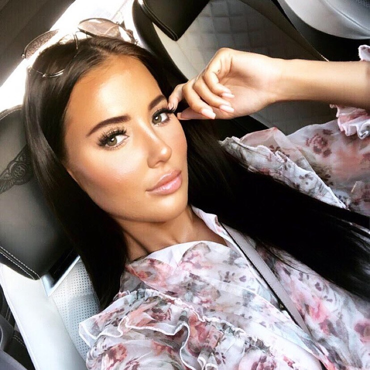 Yazmin Oukhellou