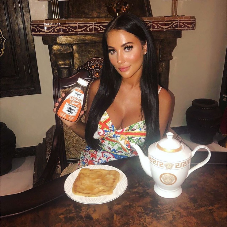 Yazmin Oukhellou