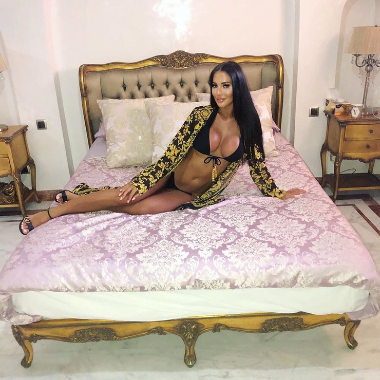Yazmin Oukhellou