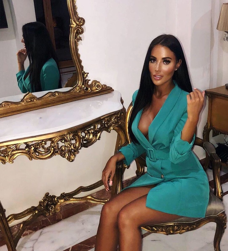 Yazmin Oukhellou