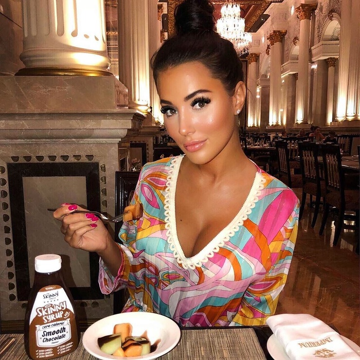 Yazmin Oukhellou