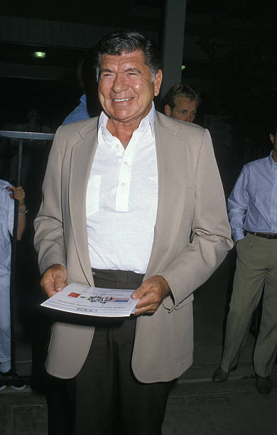 Claude Akins