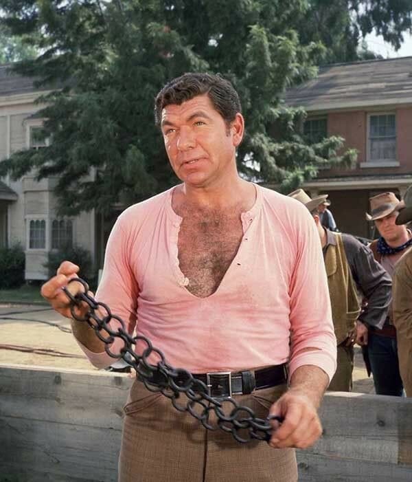 Claude Akins