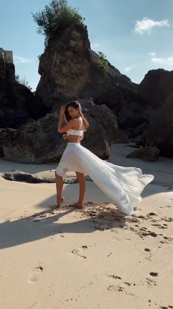 Alexis Ren