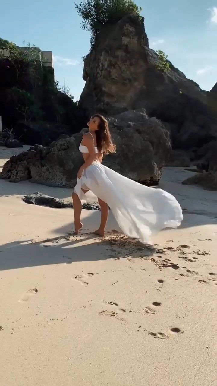 Alexis Ren