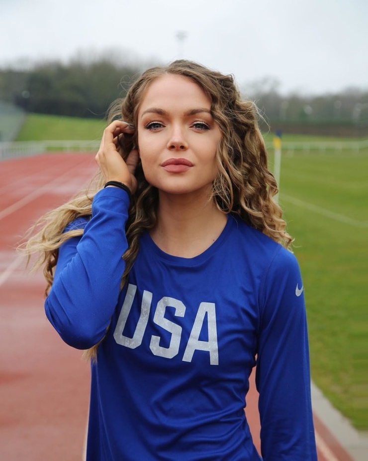 Chari Hawkins image