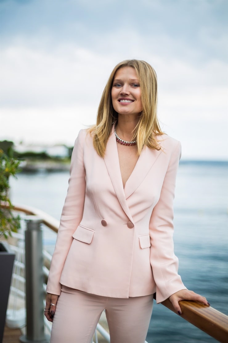 Toni Garrn Toni Garrn
