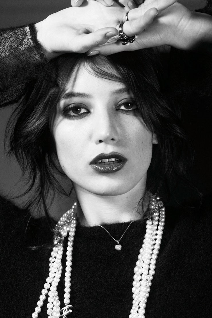 Daisy Lowe