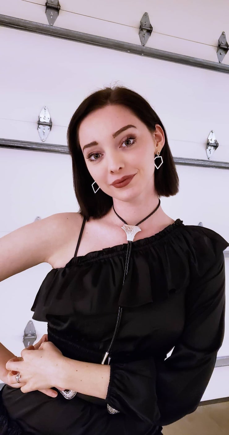 Emma Dumont Emma Dumont