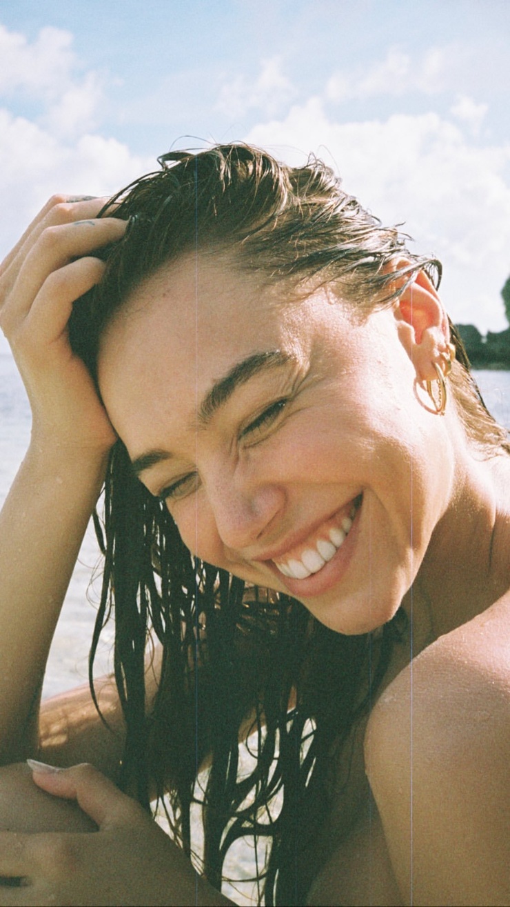 Alexis Ren