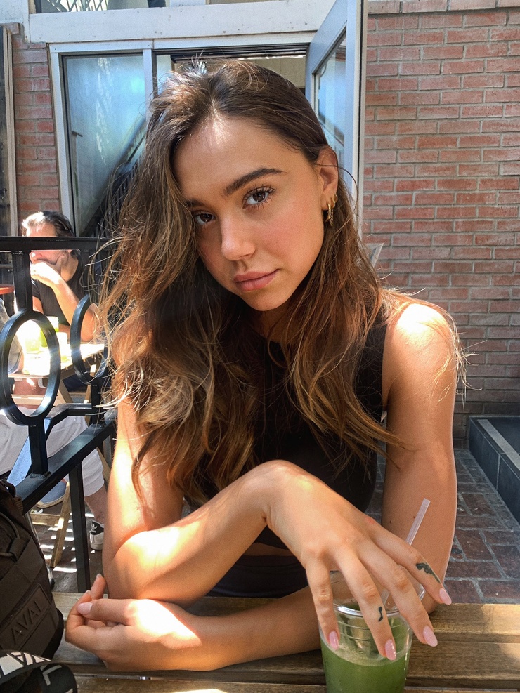 Alexis Ren