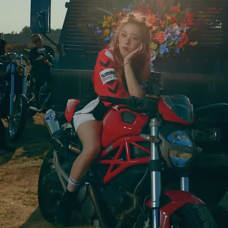 Yuqi Yuqi