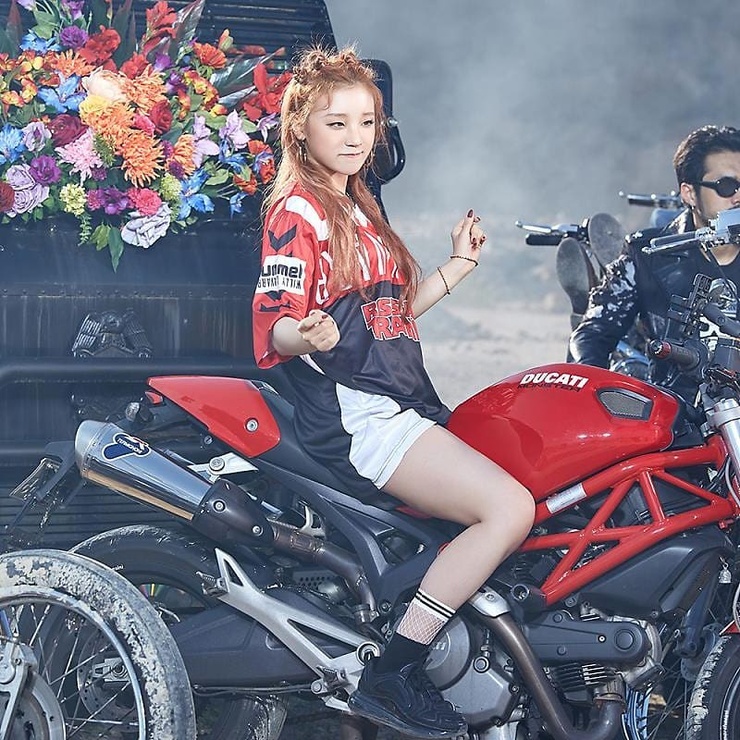 Yuqi Yuqi