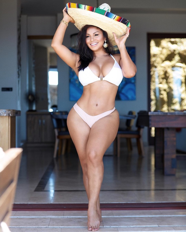 Dolly Castro Picture
