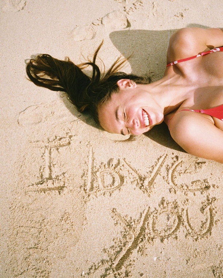 Alexis Ren