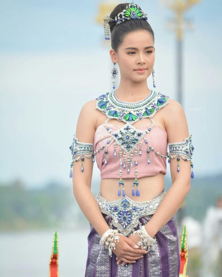 Urassaya Sperbund