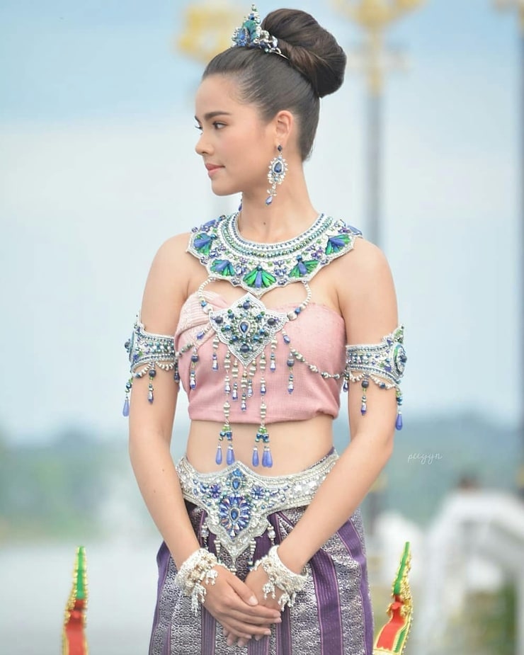 Urassaya Sperbund