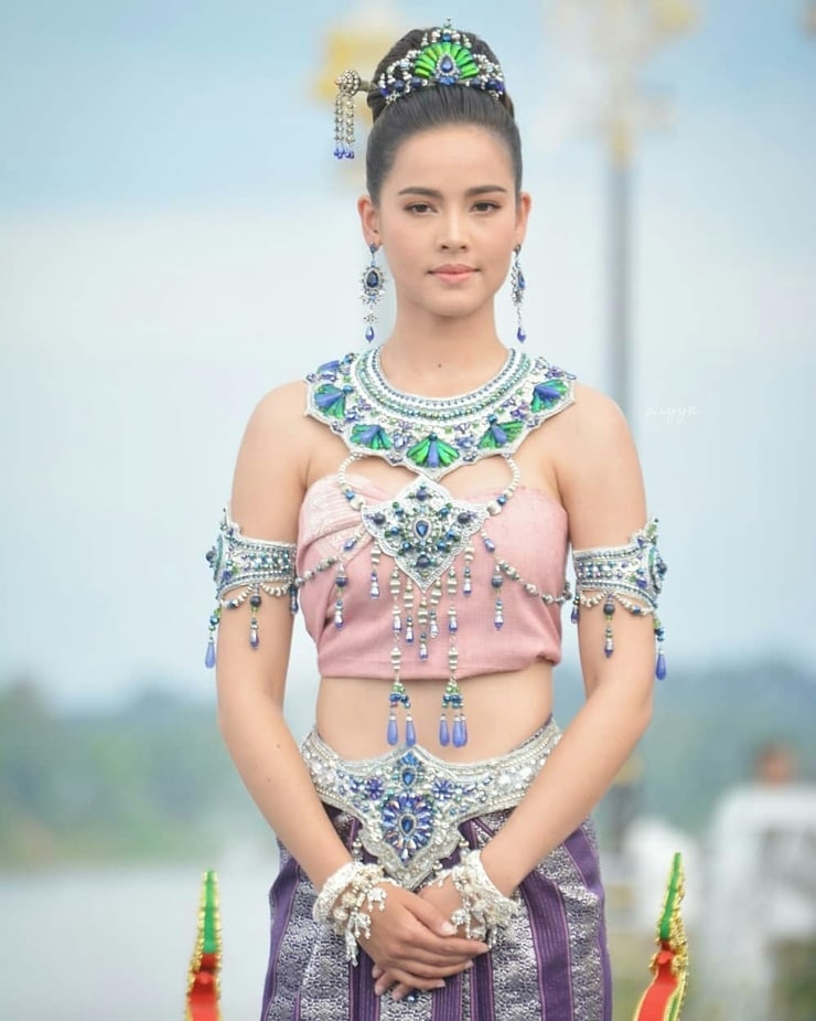 Urassaya Sperbund