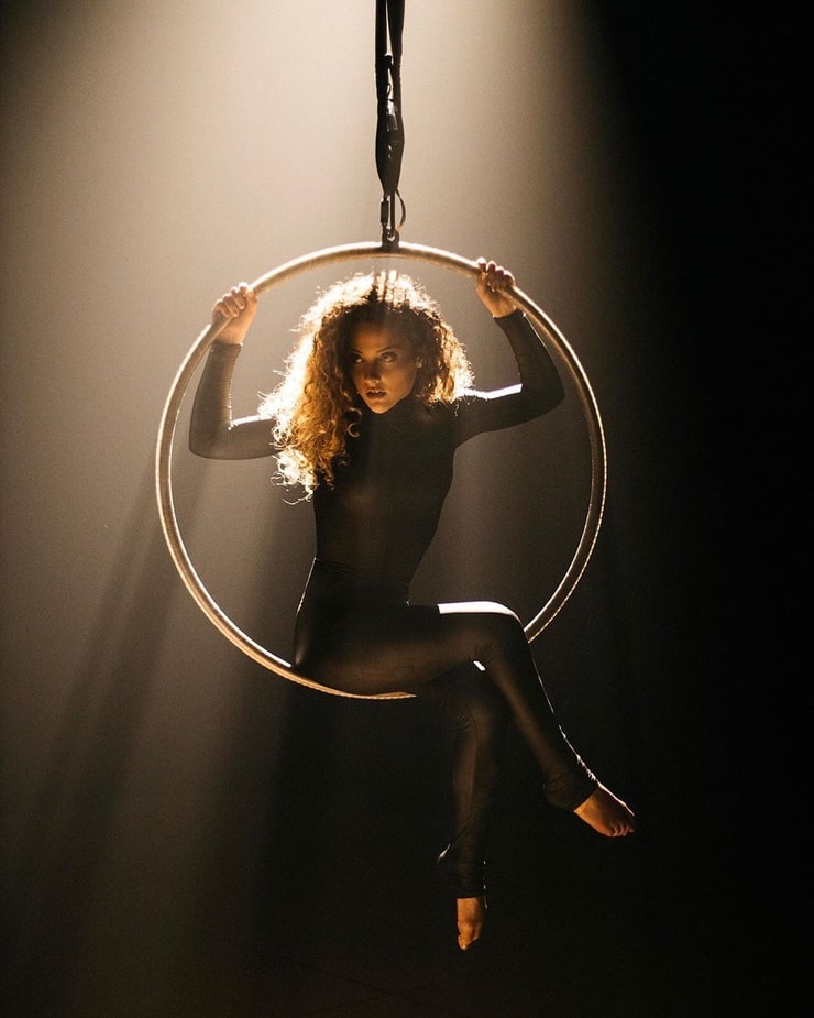 Sofie Dossi gymnastic