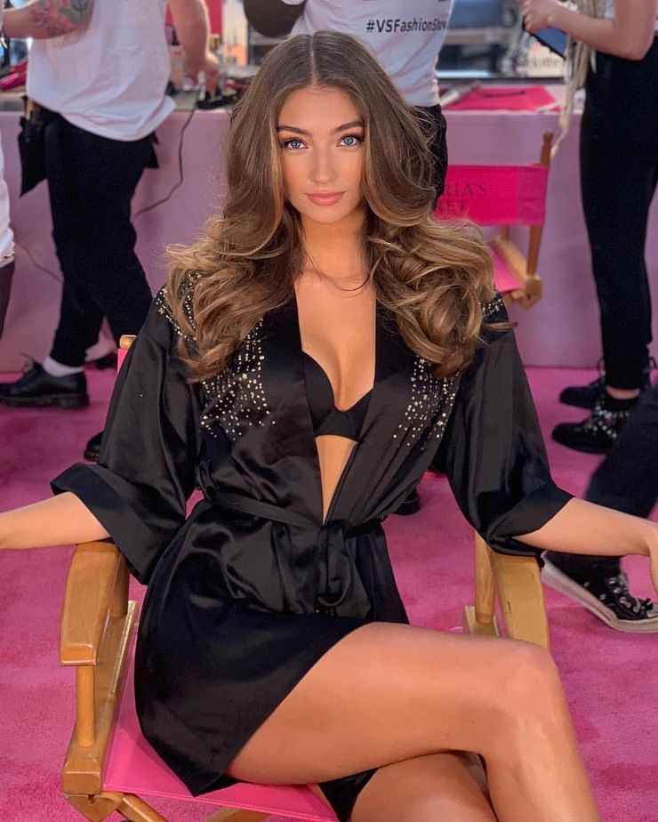 Lorena RAE