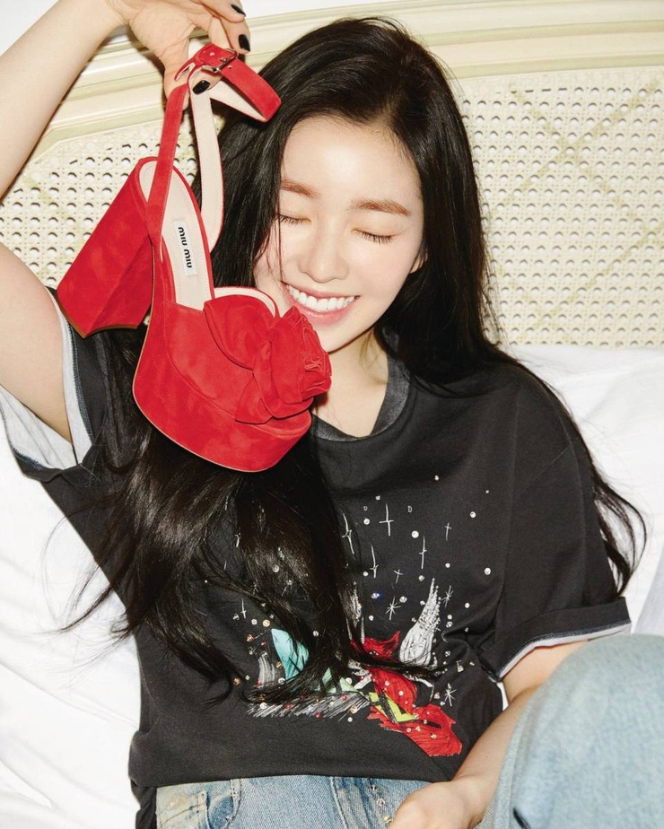 Irene (Bae Ju Hyun) Irene (Bae Ju Hyun)