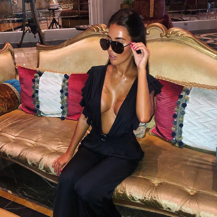 Yazmin Oukhellou