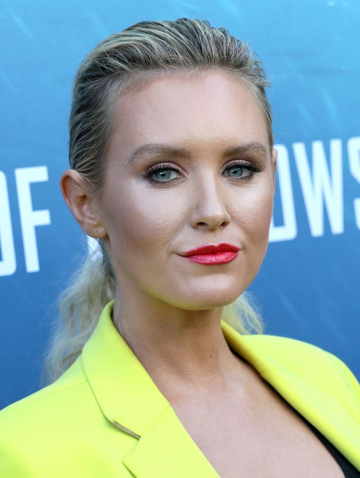 Nicky Whelan Nicky Whelan