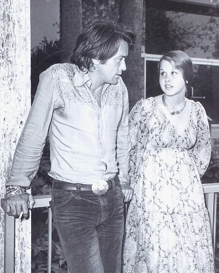 Sweet Hostage (1975) Sweet Hostage (1975)