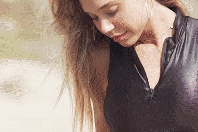 Alexis Ren
