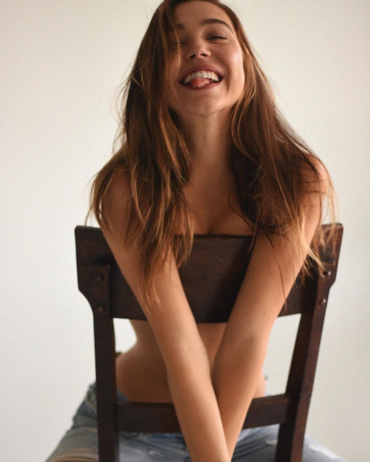 Alexis Ren