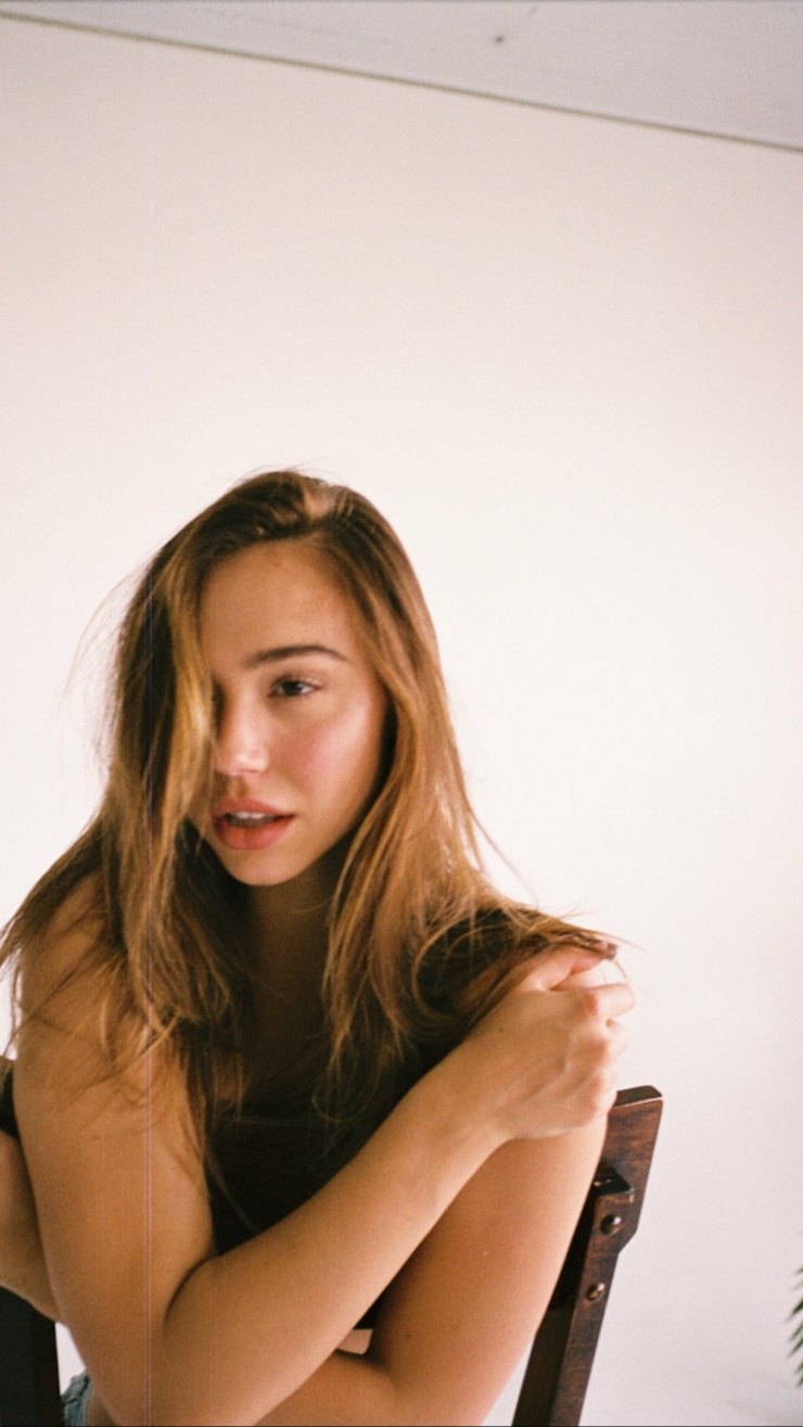 Alexis Ren