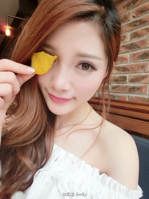 奶茶 Emily