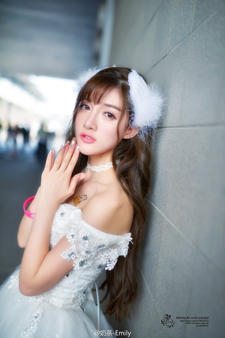 奶茶 Emily