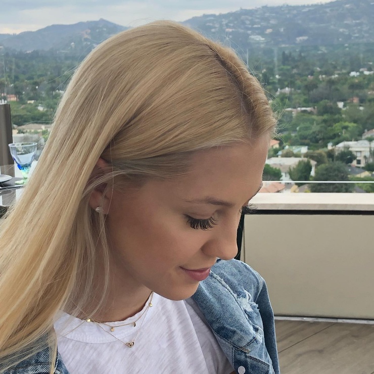Ava Sambora
