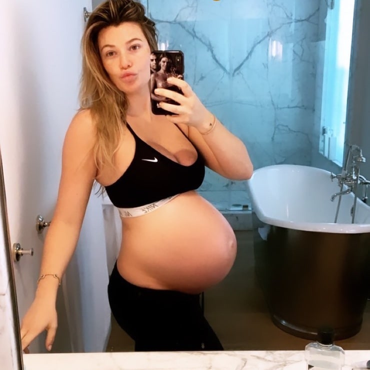 Samantha Hoopes Samantha Hoopes