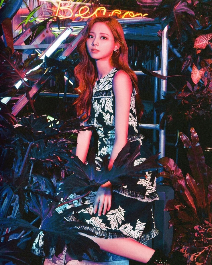 Chou Tzu-yu (Tzuyu) Chou Tzu-yu (Tzuyu)