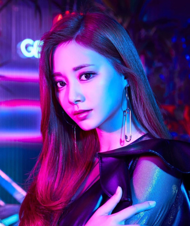 Chou Tzu-yu (Tzuyu) Chou Tzu-yu (Tzuyu)