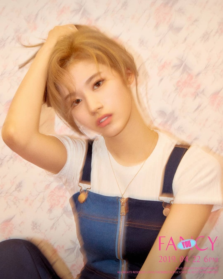 Minatozaki Sana Minatozaki Sana
