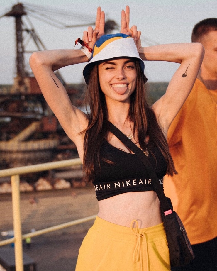 Charleen Weiss Charleen Weiss