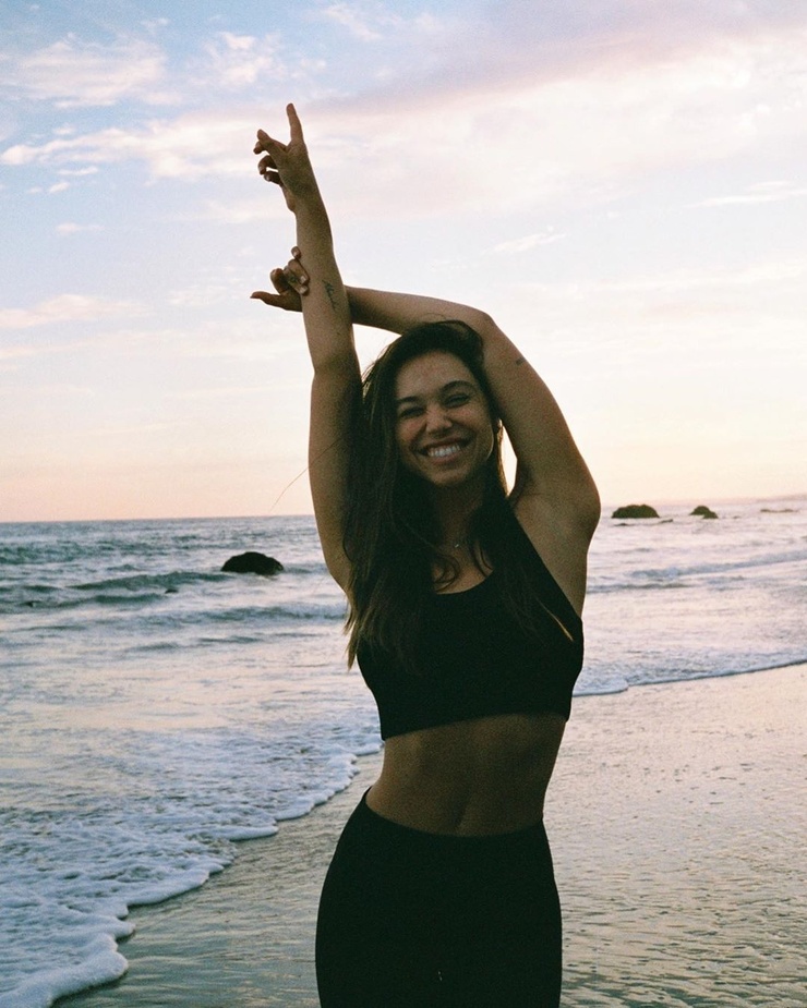 Alexis Ren